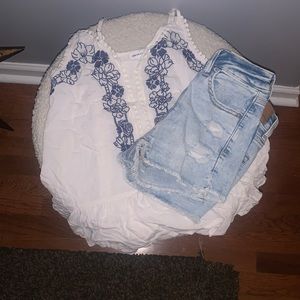 NWT Kendall and Kylie 00 Jean shorts and cream and navy top Marshall’s small